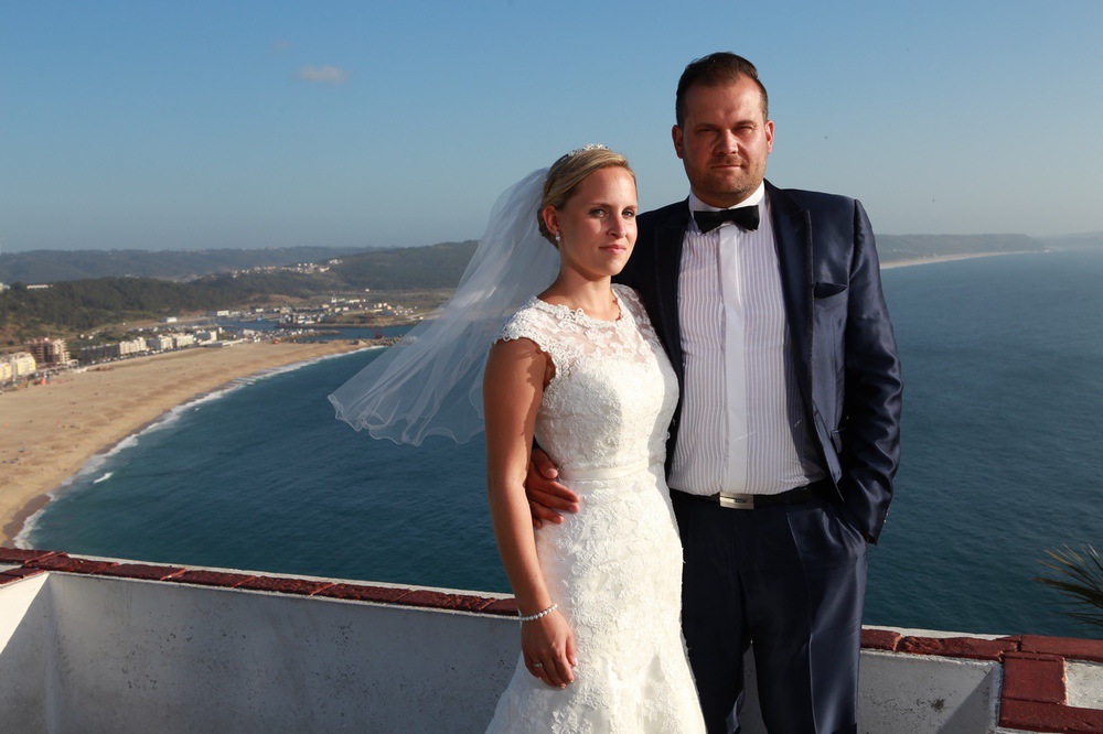 Brautpaar mit Aussicht aufs Meer, Hochzeitsfotograf Aachen